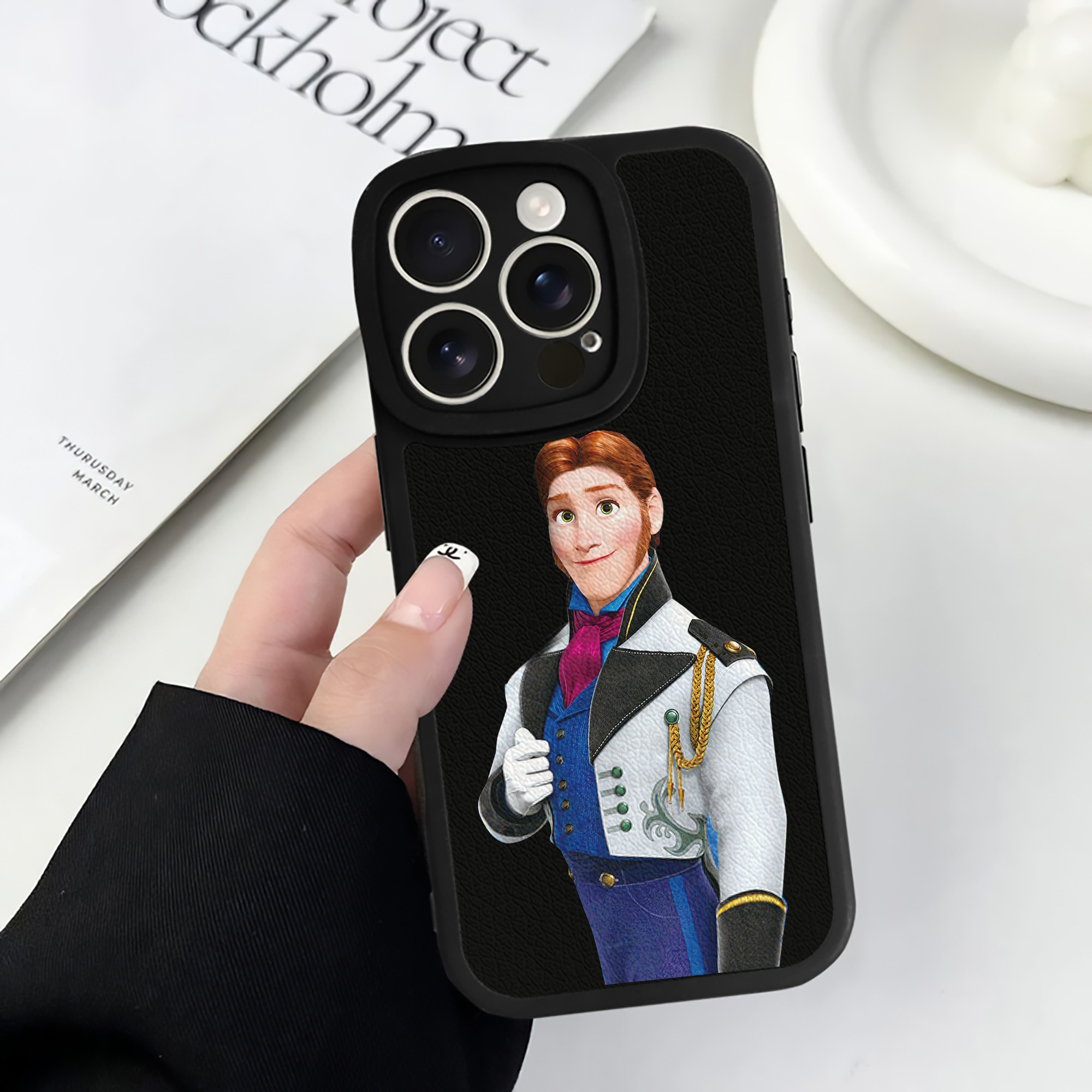 （画像用） アナと雪の女王 アンナ エルサ Frozen Anna Elsa 【iPhone 16シリーズ対応】シリコンスマホケース（レザー調） 材質：シリコン